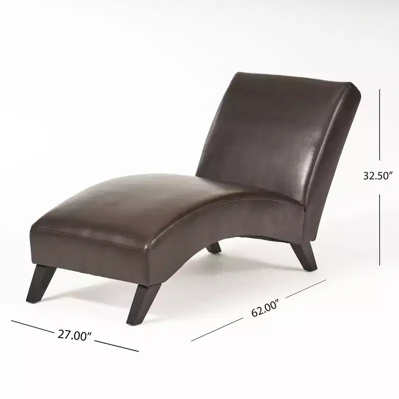 Chaise longue Hobart in similpelle bonded con design ergonomico ricurvo e gambe in legno di betulla