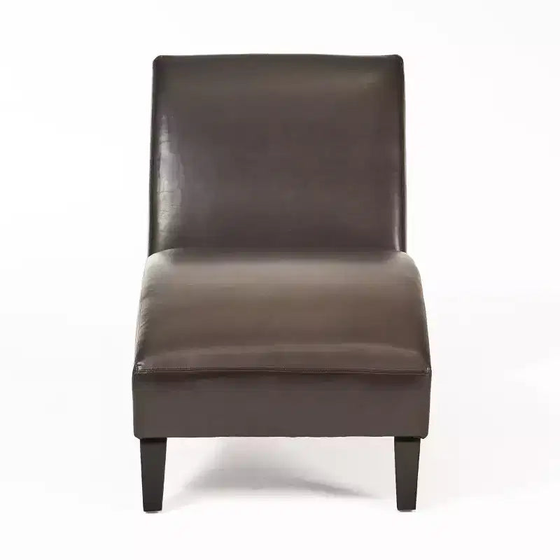 Chaise longue Hobart in similpelle bonded con design ergonomico ricurvo e gambe in legno di betulla